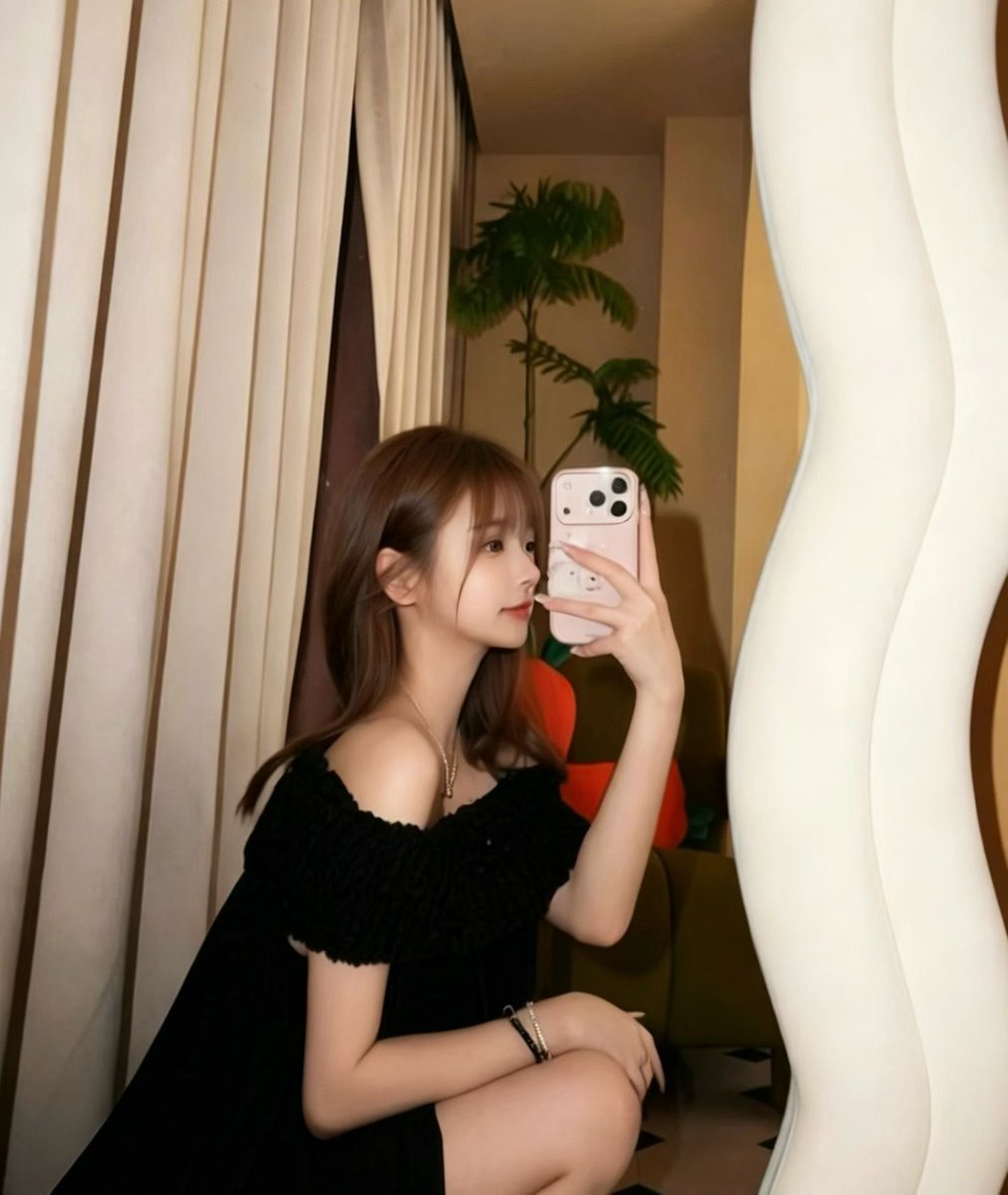 hzye001's tweet photo. 05后身高163脚33娇小型女主巡游杭州两天，擅长羞辱木乃伊强榨圣水偏刑，有兴趣加Q:3861367297
#杭州女王 #木乃伊压榨 #圣水 https://t.co/Z2AXyiSOH6