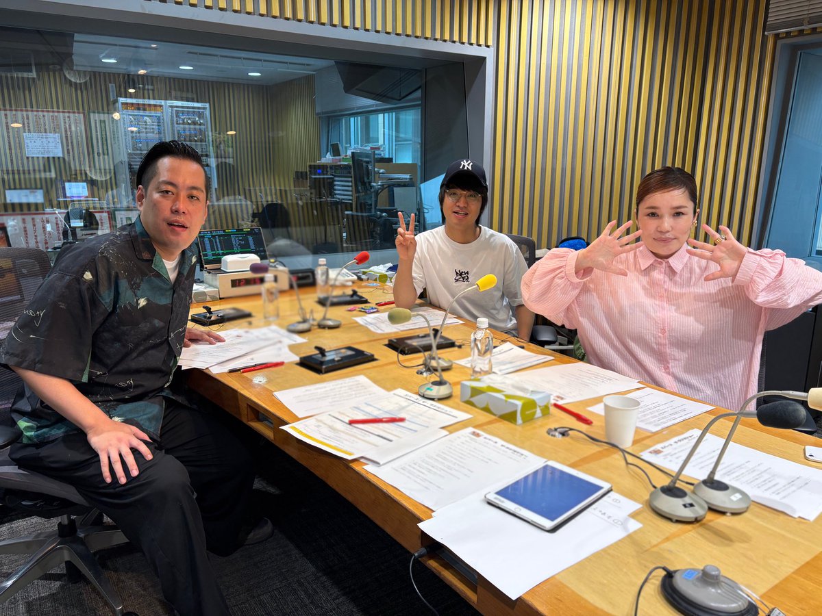 The_RadioShow's tweet photo. この後1時からは
#ナイツラジオショー 夏の代演ウィーク🏖

初日の今日は…
／
#エバースラジオショー ‼️
＼

✍メールテーマ│ 汚いところ

ゲスト｜みりちゃむ
▶︎質問募集中！

✉️rs@1242.com

こちらから
https://t.co/iQrg09jhMM https://t.co/qQ2bAkepCN