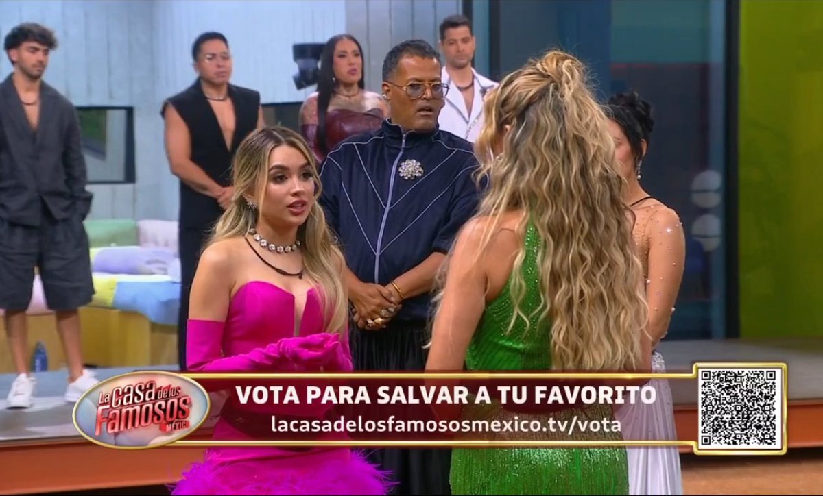 Itzel_Zgd's tweet photo. Mariana le contestó a Brianda con un: "estás con tu skin care, le das prioridad a lo que te dedicas que es algo de belleza, segun creo".
Ay nena, me haces darle la razón a una Mariana Ochoa! 😭 Ni me acordaba que ahí anda Brianda JAJAJA
#LaCasaDeLosFamososMéxico
#LDLFMX https://t.co/Hkb8IKy2Pq