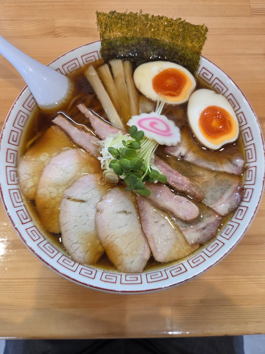 nrxcr437's tweet photo. 2026/08/03 昼
白川 中華そば 葵
チャーシューワンタン麺(大)+那須御養卵味玉 https://t.co/7GihpQLaWT