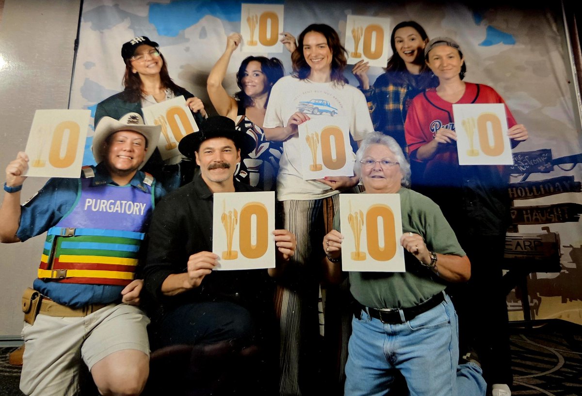 WayHaughtElf's tweet photo. Lick it.
Split it.
10 Years of Shenanigans. 

@EarpFest #EarpFest #WynonnaEarp 

My heart is full. Thank you, everyone♡ https://t.co/K4yTq3QwcG