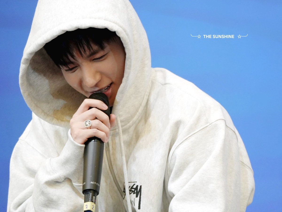 THESUNSHINE0205's tweet photo. 260802
🎤
#투모로우바이투게더 #TXT 
#태현 #TAEHYUN #テヒョン #姜太显 https://t.co/Tj5ySdkbOA