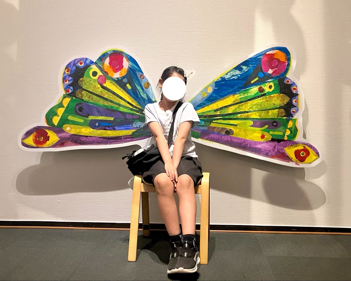 aika0416's tweet photo. 100階建の家のタペストリーが圧巻。

じゃあじゃあびりびり懐かしいと言うので赤ちゃんのときみたいに読み聞かせしてきた😂 https://t.co/yTNcwWpoBi