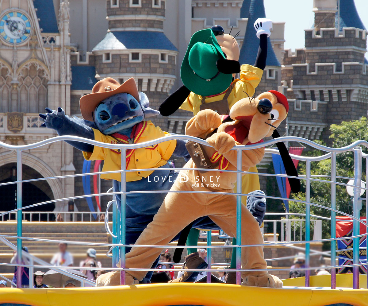 mickey_y07's tweet photo. 2012年の夏と言えば…☀️
『ディズニーキッズ・サマーアドベンチャー』🌻
黄色の探検家コスチュームを着たミッキー&フレンズが、元気いっぱいにダンス!
多くのキッズを最高の笑顔にしてくれました😆
「ナミナミナ」の音楽とダンス!🎶
キャッチーなメロディと可愛すぎる振り付けは最高でした😆
#TDR https://t.co/z349AxLspM