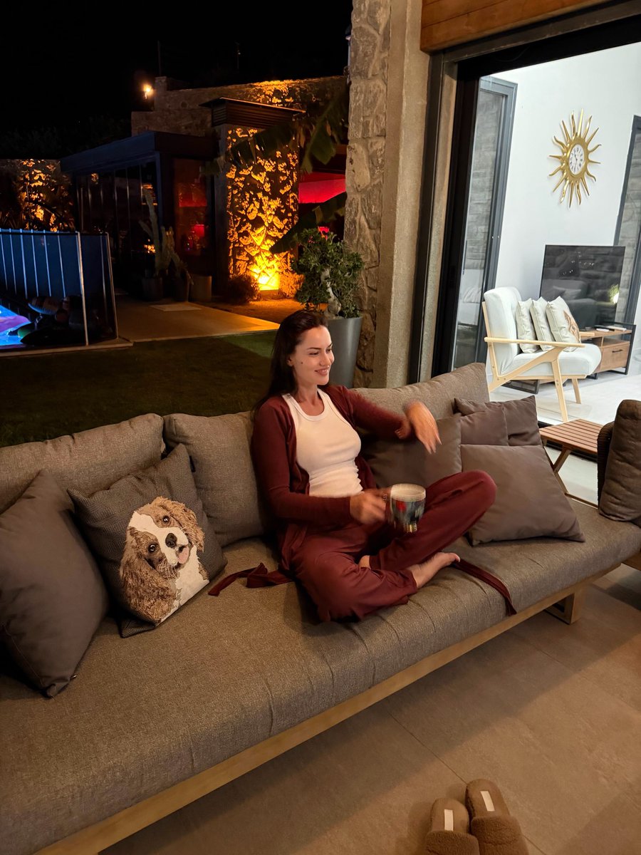 Ema_evcen's tweet photo. *"I loved her look in pajamas"♥️🩶🥺
She is look so beautiful #fahriyeevcen https://t.co/n1uVmxHZtc