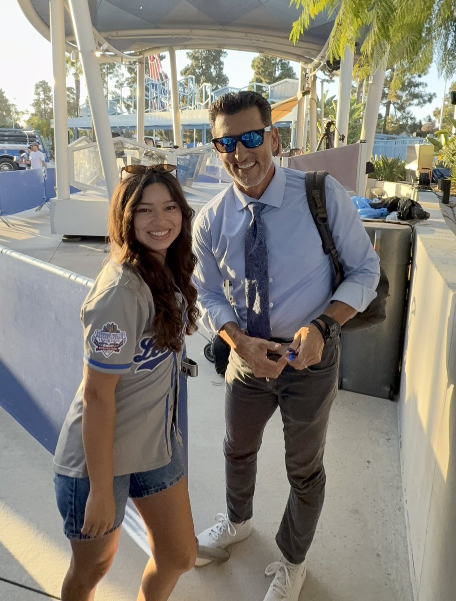 Dodgercely's tweet photo. Thank you @Nomar5 for turning my childhood dream into a reality⚾️✨ #dodgers https://t.co/8Hjacs0VVu