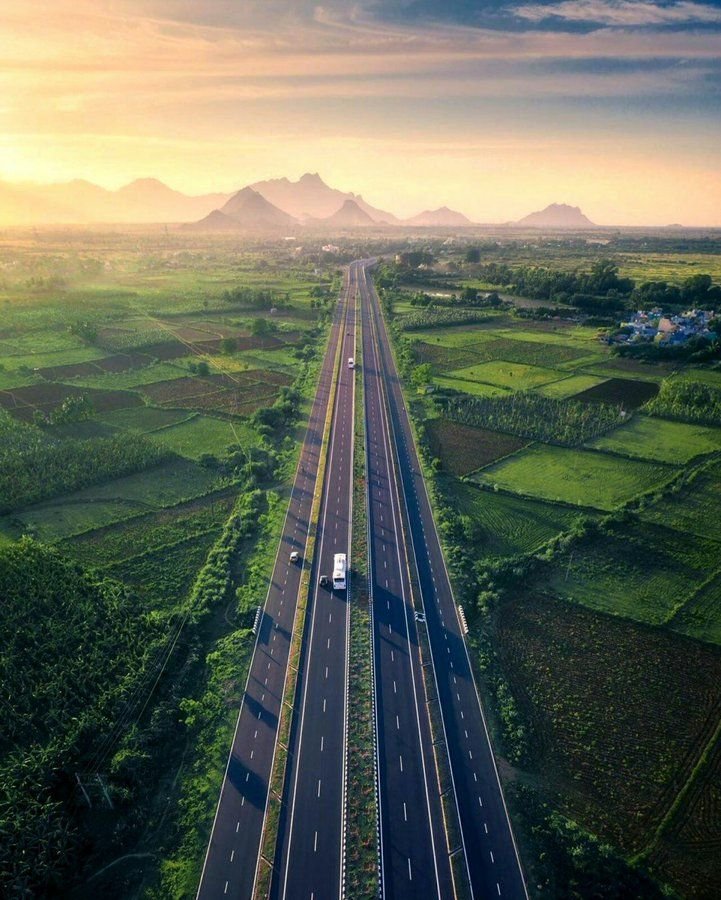 InfraholicR's tweet photo. Congress deliberately kept india undeveloped. 
Access controlled expressway in India

2014-  93KM
2026- 7,332 KM. 

Another 11,000KM in underconstruction. https://t.co/rVza3vHJSb