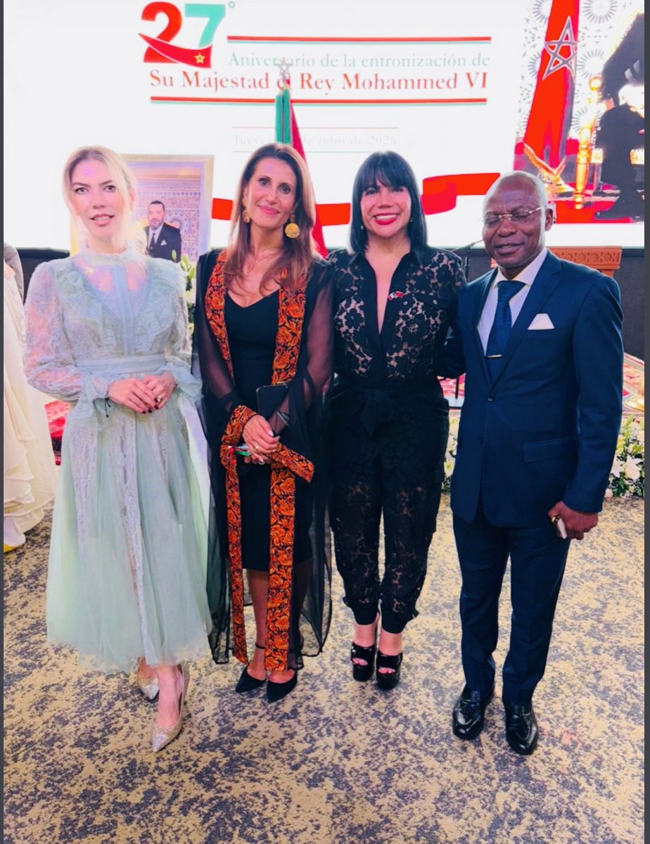 SeleneAvilaF's tweet photo. Con el embajador de Marruecos, su distinguida esposa, y amigos diplomáticos, sostuvimos interesante encuentro. https://t.co/VPXyjv5sJ1