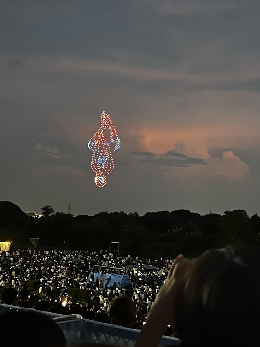 Rise1263's tweet photo. 昨日の花火大会でスパイダーマン居た https://t.co/Ev8ZjOeusr