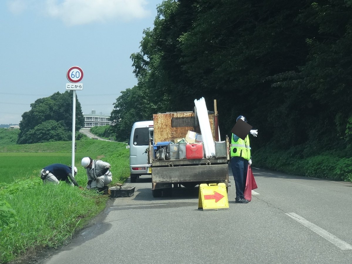 road0724day's tweet photo. えっ！？ ろ、六十！？！？
農道に指定最高速度60km/hの標識が！！？！？！？
一瞬本気で我が目を疑った。
(しかも恐らく今日設置したばかり)
#標識 https://t.co/0WNxJPC0hV