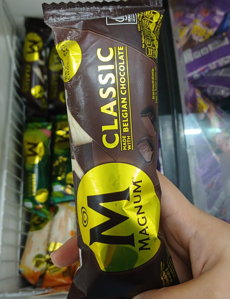 AZALEA_ZIVANA1's tweet photo. lebih suka ice cream, Magnum matcha atau Magnum chocolate? https://t.co/eg56vI5m0u