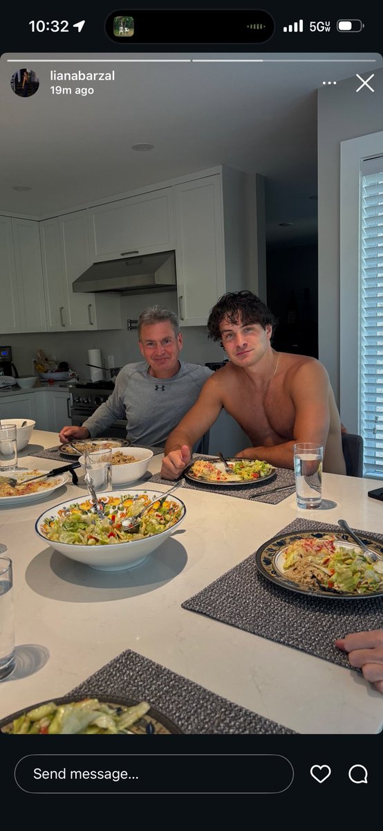 leclercbarzal's tweet photo. BARZY NATION WAKE UP https://t.co/jZ8eVxSV3T