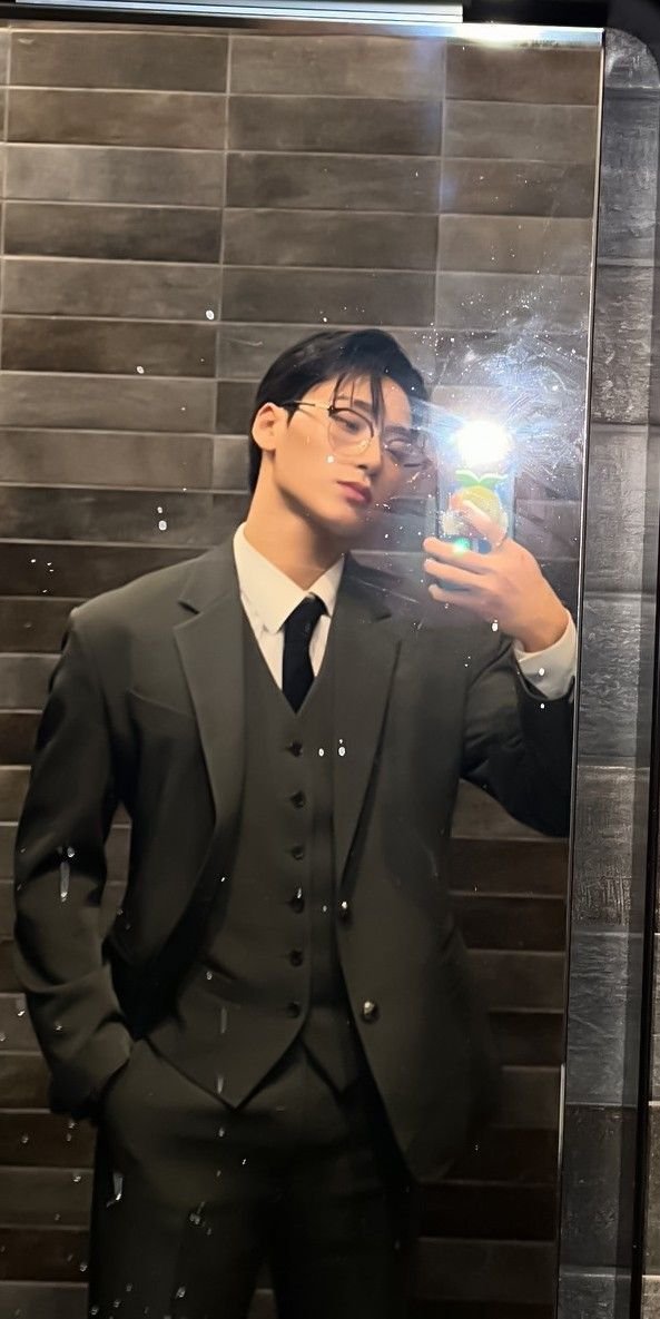 bldh0unds's tweet photo. ━━━━━━━━━━━━━━
ܔܢܜܔ RENJI

It's been a fun almost couple days. I hope my next sibling behaves here. If not, you can all try to call Kuya Ryu. 

Until the next time I am here. Farewells.
━━━━━━━━━━━━━━ https://t.co/5o8FY3RfIA