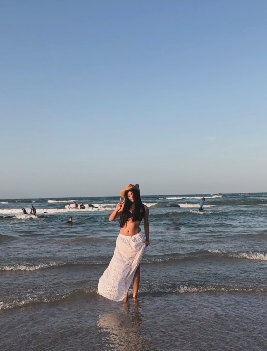 hbxes__'s tweet photo. Me voy a casar con mi novio solo por las pinches fotos que me toma https://t.co/NPrVWo2L3b