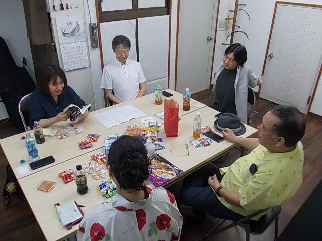 LJCC3181's tweet photo. ８月２日（日）「第２９回東京交流会」報告
経験者４名、ＳＰ２名
陽炎昇る日曜の午後、冷涼な地下室で真夏の交流会！
千葉刑務所見学の共有と「受刑者の選挙��」が話題に！？　暑さを忘れて熱い議論に興じた夏の思い出となりました。次は、どこで？　どんな仲間と？
-ＬＪＣＣ事務局- #裁判員 #交流会 https://t.co/DE0GKvXWML