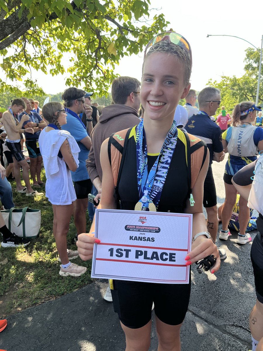 BrookeCarterKS's tweet photo. @BrookeCarterKS 
Completed my first sprint triathlon today!! Shawnee Mission Triathlon. 

1st place in my age group!!
3rd place in female group!!
17th place overall for my race!!

#triathlon #triathlete https://t.co/G2sbEgl79E