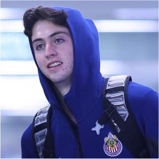 gutiheart's tweet photo. estoy obsesionada de cómo luce brian con la sudadera de las chivas https://t.co/AndhcDCJ8x