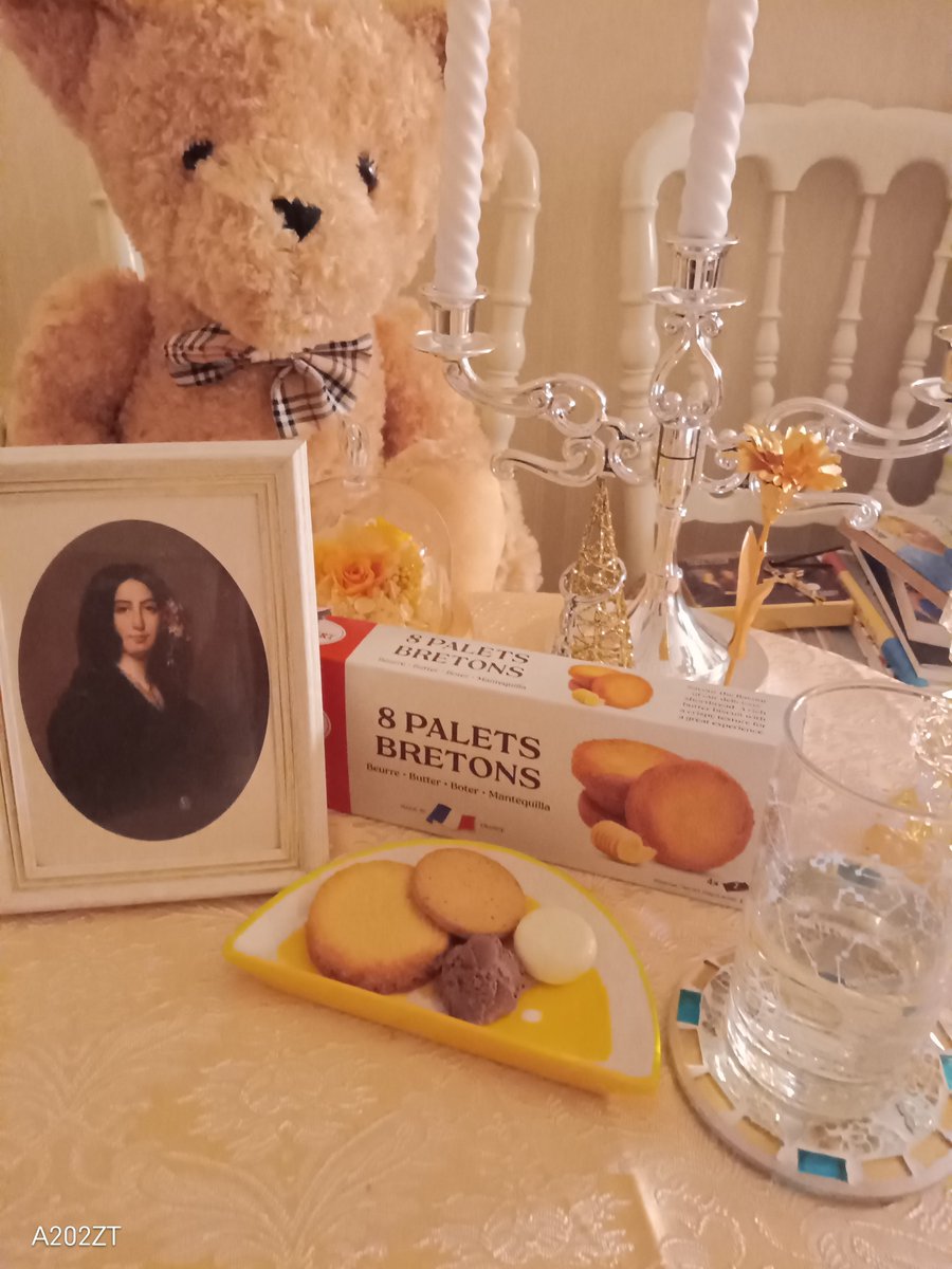 REGALO88888's tweet photo. 息子と近所の酒屋さんへ。世界のお菓子がある。ベルギーチョコやフランスガレット。息子大好物ペンネにマスカットチーズ。私はシャルドネ発見🍷アールグレイ味クッキーも私の大好物💕ショパン紀行優先しモンサンミッシェルに行かなかった事を思い出す。ノアンのジョルジュ・サンドの家に行く事目標だ。 https://t.co/aRCo6DZjvv