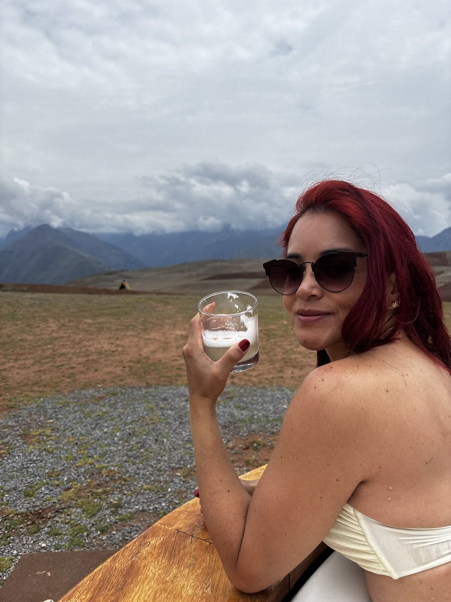 MonicaCirujana's tweet photo. Esta foto se responde con gafas oscuras https://t.co/QeGKV8mSxv