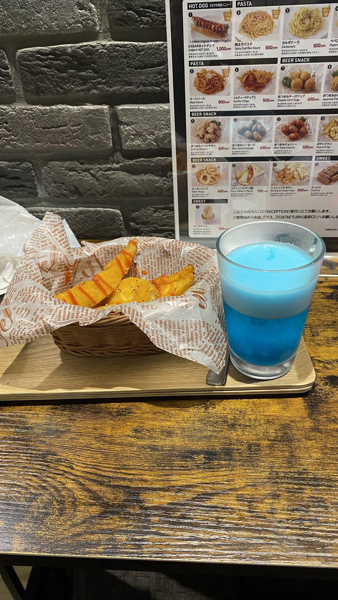 B_Mai05's tweet photo. 新作ピンバッジとEXBARの新ビールを飲みにお出かけ😁
プライズも無事ゲットできて満足👍
ビールはクリスタルのフルーツエールが好み〜❤️
エーテライトきれいだった!
また近々来店しよう☺️
#exbar
#ff14 https://t.co/1GvQymPtmJ