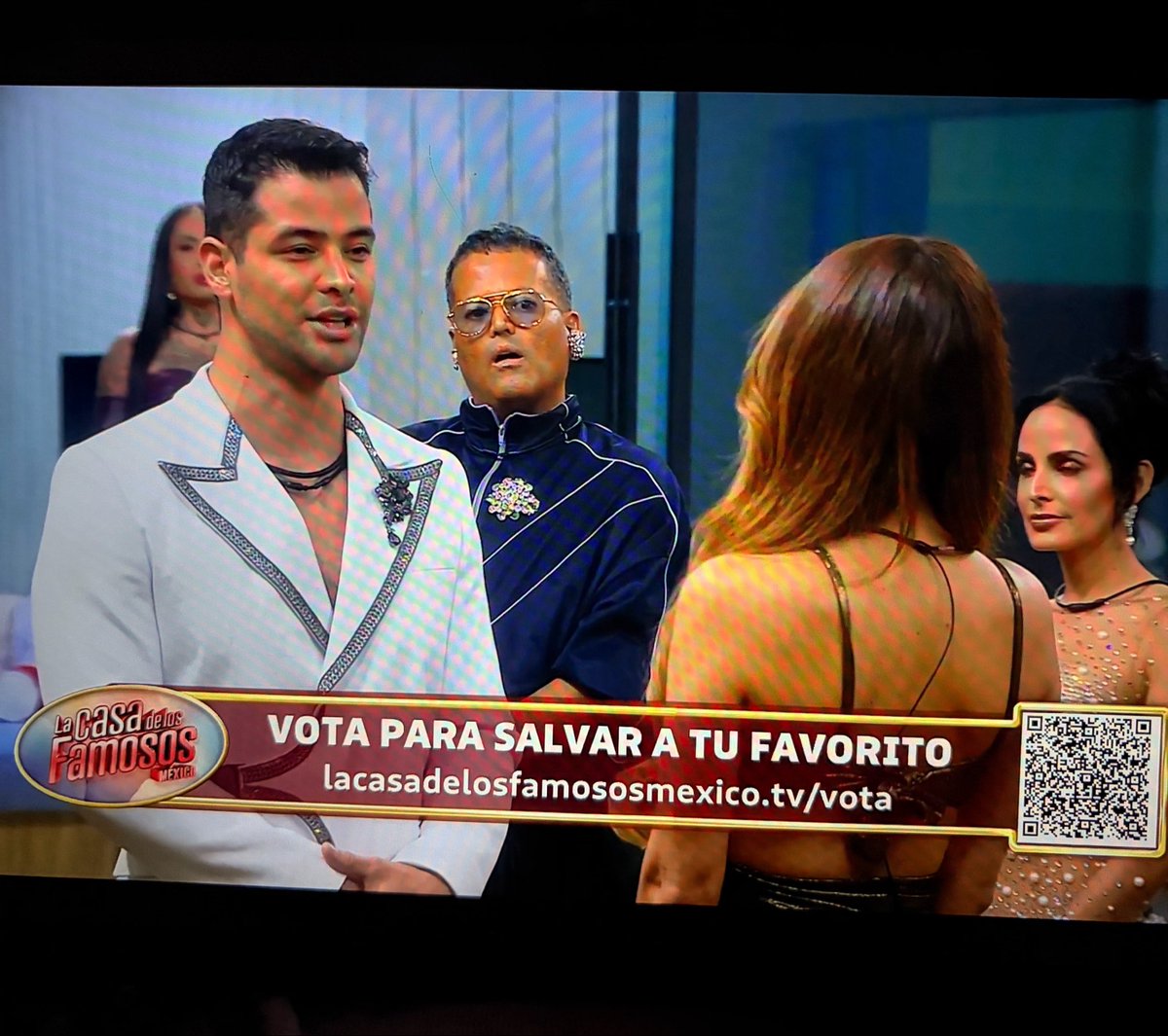 Favrangel's tweet photo. Tanta gente atrás de Yanet y la vdd no siento que se lo merezca 😭😭 #LaCasaDeLosFamososMx https://t.co/Y6mxQwuhxt