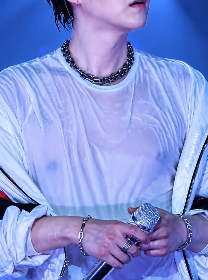 MIN_YOONGI7SUGA's tweet photo. Isn't pink? https://t.co/MZRfQKPUz6