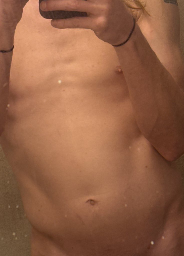 tdot_h's tweet photo. Lonely boy .. dm open #BWC #playwithme #bi #lovetrans #lft https://t.co/P1Wvup83nv