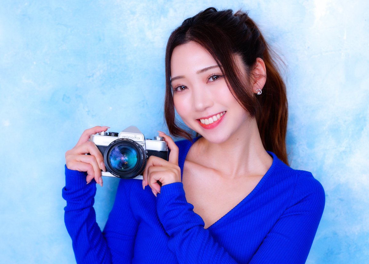 MEGANEYa5's tweet photo. 今日は少し陽が影っている？

スタジオに置いてあったミノルタのカメラ！

Model: #工藤紗良 さん　
X旧Twitter: @sara_sara_k 
#ILCE1M2
#TAMRON 
#A058S
#CubeStudio 
#Godox  
#AD200ProII https://t.co/0wiKw7OO3U