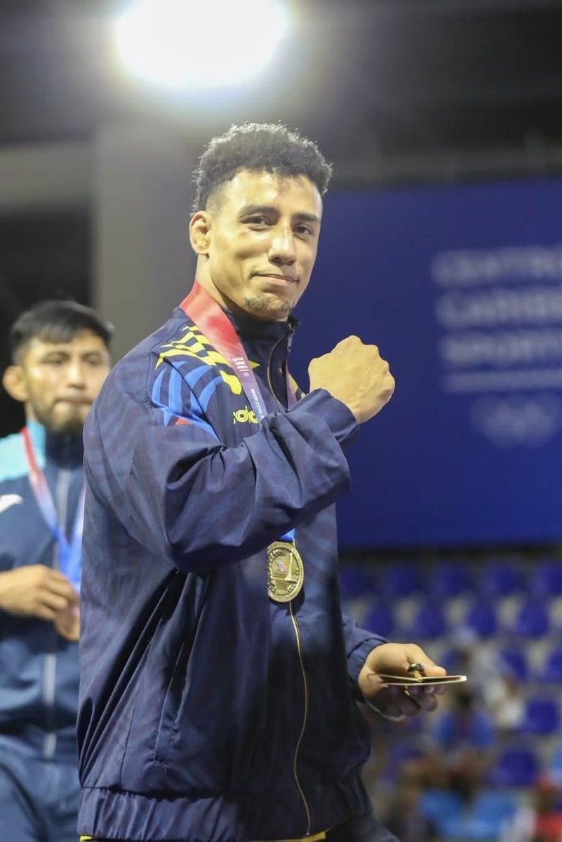 nuestrosdporte2's tweet photo. 🇨🇴 ORO para Colombia 🇨🇴

 Jair Alexis Cuero se coronó campeón de la lucha grecorromana en los Juegos Centroamericanos y del Caribe 🥇 

En la final de los 77 kilogramos derrotó 7-0 al venezolano Luis Medina 🥇

🥈 Carlos González ganó plata en los 67 kg. https://t.co/bc0B71mfC5