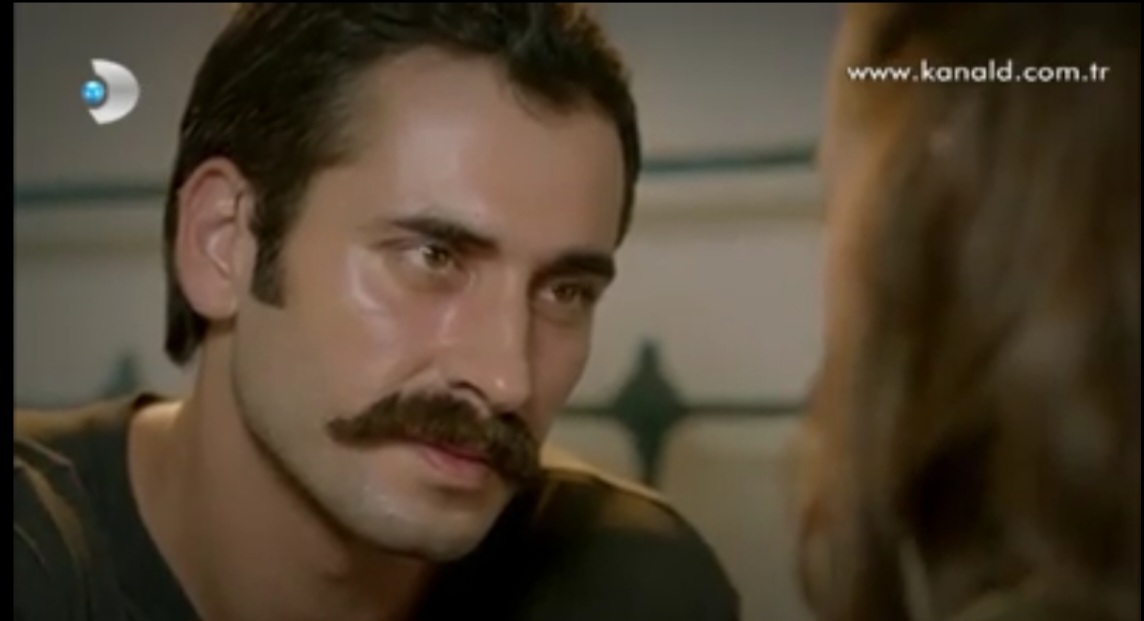 Ema_evcen's tweet photo. Benim mutlt hatta şimarik büyütüldüğüm bi evde ,nasil bu kadar yarali büyüdün böyle mehpare😭
 "Mehpare ne kadar güzelsin,ağlasan bile 🥺 
Kemal'in bakışı kalbimi delip geçiyor 💔  
Bu diziyi izleyenler fikrini söylesin çünkü ben ondan çıkamıyorum ve atlatamıyorum  #fahriyeevcen https://t.co/tPQUiyYHCc
