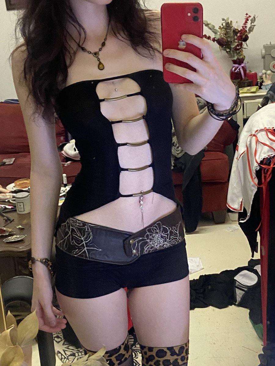 G0ddessofspring's tweet photo. I love being creative and sexy https://t.co/8YOFKch3tg