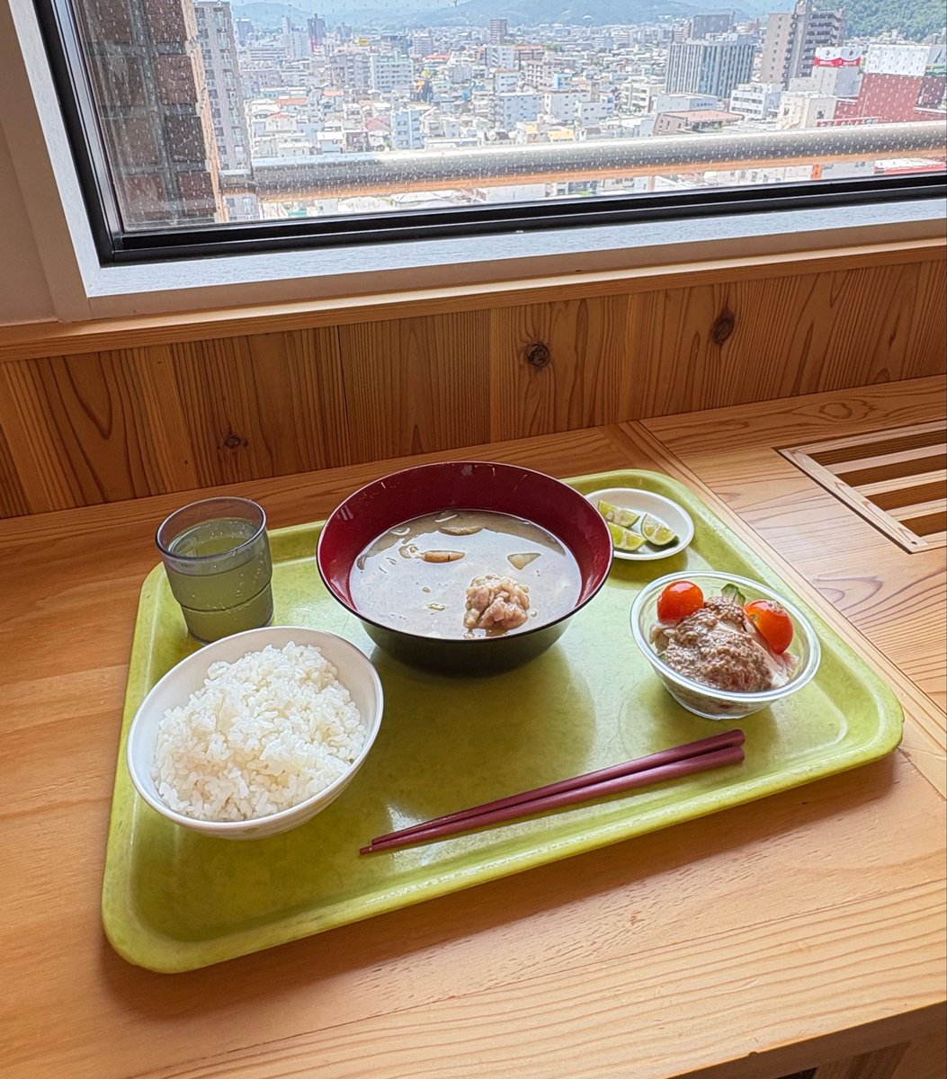 malmoto_inc's tweet photo. 徳島県庁食堂にて阿波尾鶏を使った特別メニューの提供が始まりました！

浜内千波先生監修、「阿波の国　味噌鶏汁」です！

どなたでもご利用いただけますのでぜひお召し上がりください☺️ https://t.co/PxRfF6cTEI