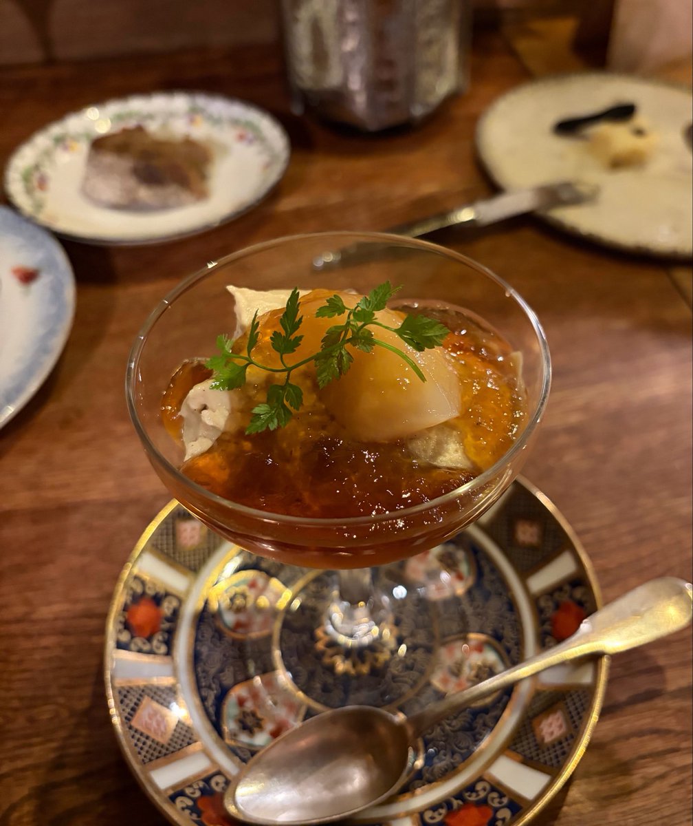 sssuuzu's tweet photo. 桃の冷製パスタと、焼きとうもろこしのムース帆立焦がし醤油のコンソメ
が特に美味しかった🍑🍑🍑

ビストロ エンドロール
https://t.co/SShq5efFvo https://t.co/80QrUa2SNb