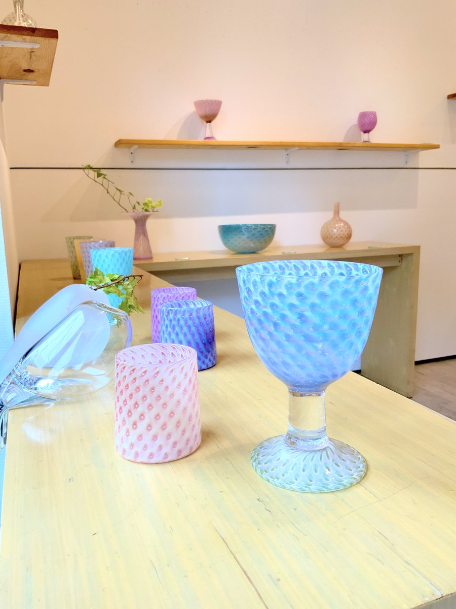 spaceyui's tweet photo. ＼ 宮本崇輝 ガラス展 開催中です！／

柔らかく可憐に咲く「華」をテーマにしたシリーズです。
宮本さんの世界中で学んだ魅力がふんだんに生かされています！

宮本崇輝  ガラス展   「華  -Hana-」
2026年7月27日(月) ～ 8月5日(水)　 (8/2 日曜休廊)
12:00 ～ 19:00　(最終日17:00迄)
作家在廊日　7/27月（〜夕方）, 8/1土, 8/4火（夕方～）,8/5水

#ガラス
#宮本崇輝
#takakimiyamoto
#ガラス作家