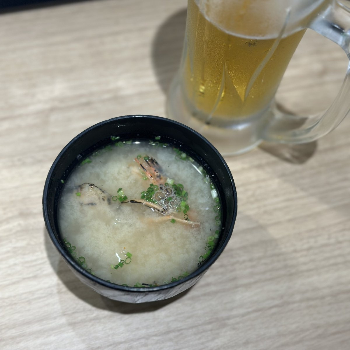 msa_hal's tweet photo. 海老頼んだら頭味噌汁にしまひょか？てやつ大寿司や https://t.co/VRiPPHbZW9