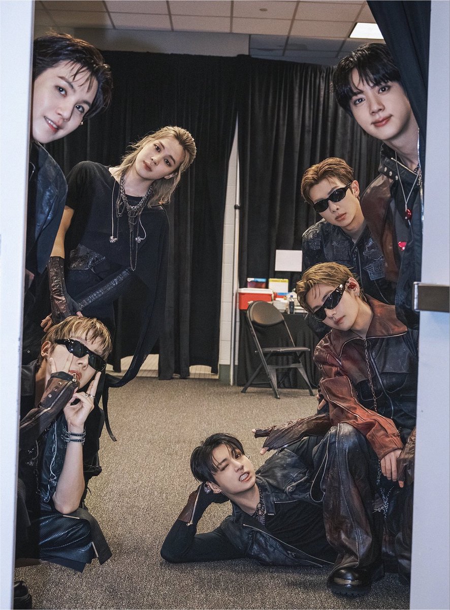 btschartsxdaily's tweet photo. OMG BANGTAN 🥹💜 https://t.co/7eATONC77z