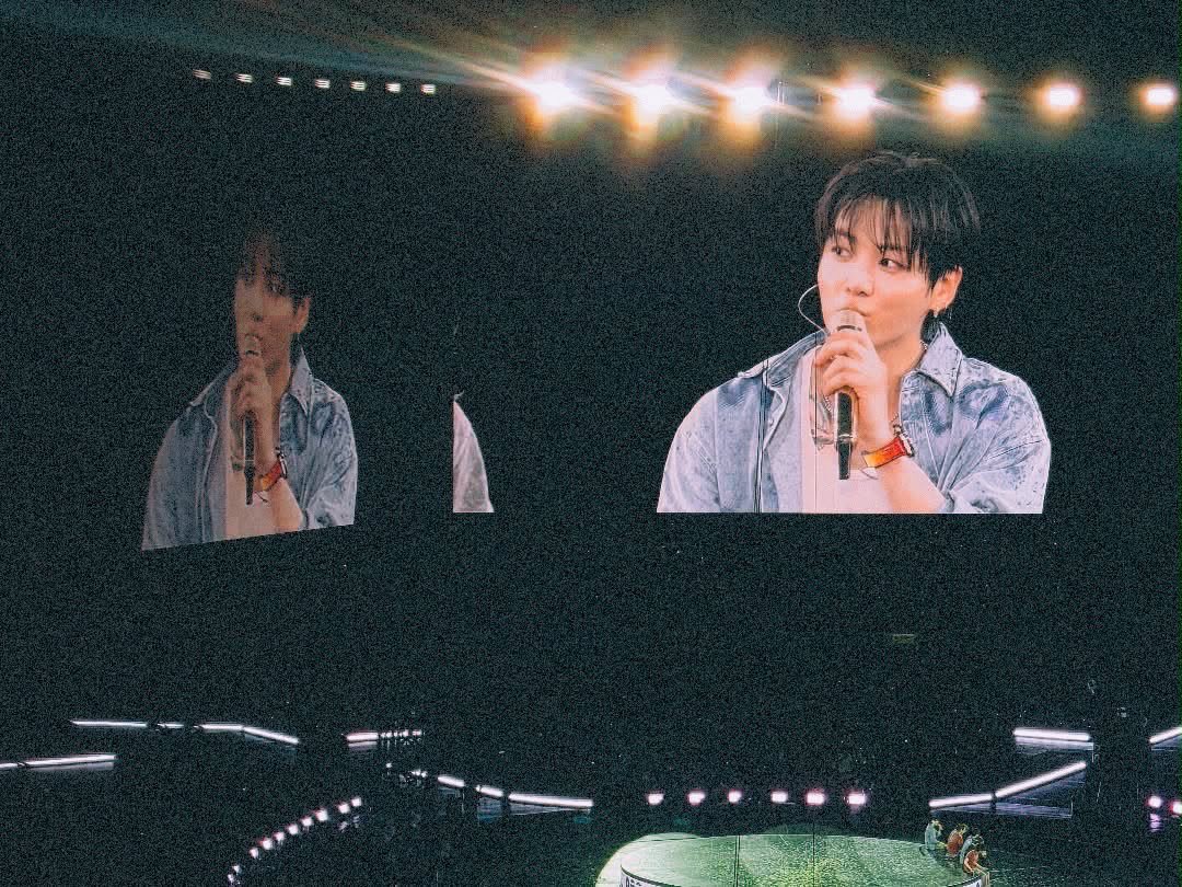 jeonwommy's tweet photo. ty bts for my birthday party!!! 💓⭐️🎉
#BTS_ARIRANG_TOUR #BTS_WORLDTOUR_EAST_RUTHERFORD #metlifed1 https://t.co/DhUz37cY3Z