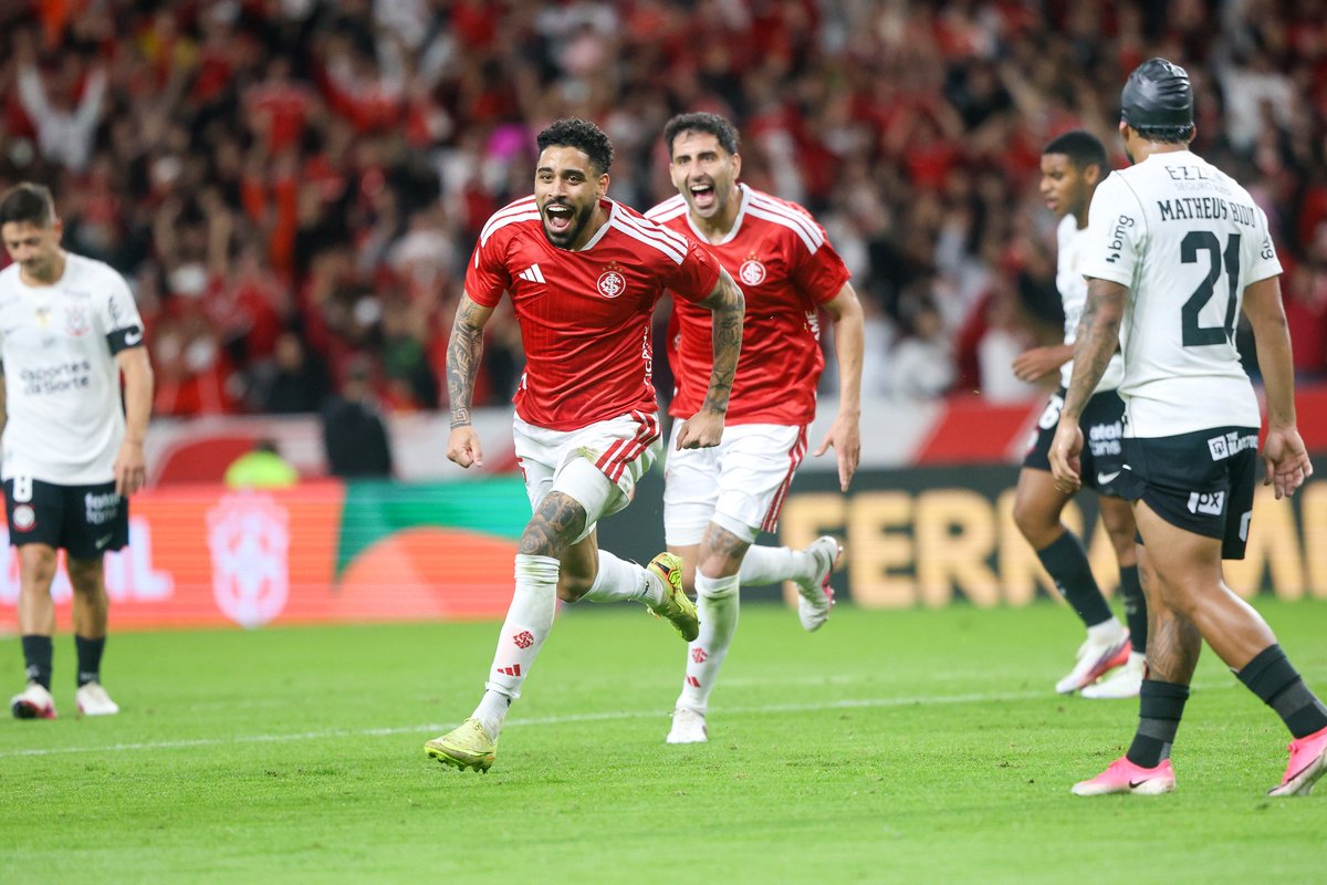 tapiafootball's tweet photo. 🇧🇷 #CopaDoBrasil Guillermo Maripán fue titular y jugó todo el partido en la victoria de Internacional 2-0 sobre Corinthians, por los octavos de final de la Copa de Brasil. El próximo 6 de agosto se disputa la revancha, en Sao Paulo.
#INTxCOR https://t.co/jvQ4SzAMzr