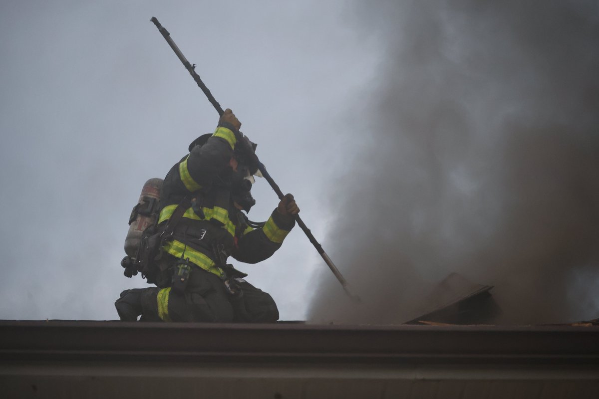 IFD_NEWS's tweet photo. 8:37 PM - 40 Adults and 15 children displaced from 20 units inside the Diplomat Apartments at 2425 Albany St.  Callers to 911 reported a kitchen fire in apartment B25 on the third floor and firefighters found heavy black smoke on arrival. An aggressive search for the seat of the https://t.co/E4S2UZuLLk