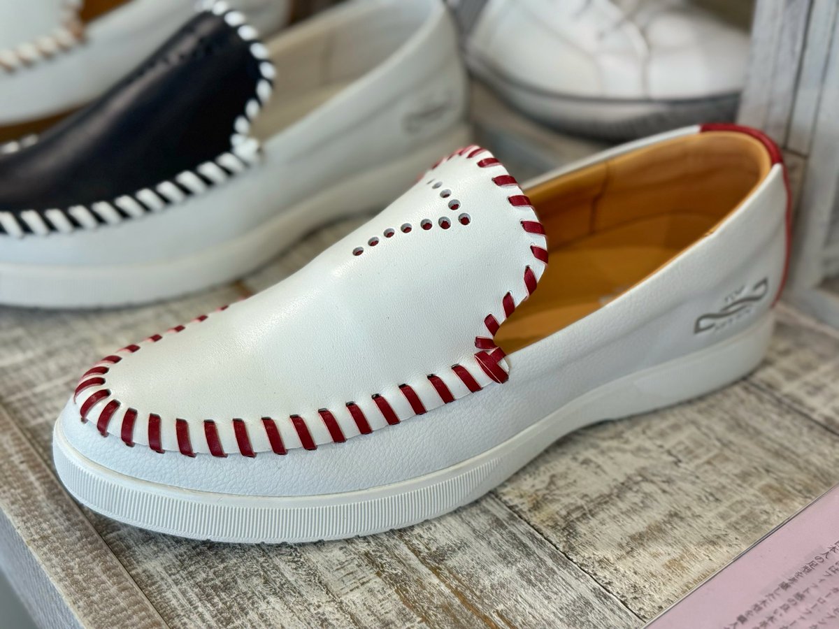 TOPtoTOP14's tweet photo. トップセブンの夏の人気モデル T7-297 SLIP
暑い夏は、靴の脱ぎ履きさえ煩わしい。
サッと履ける手軽さがありながら、レザーならではの上品さでラフになりすぎない。
気になっていた方は、ぜひお早めに店頭でお試しください。
#トップセブン #topseven
#slipon #japan #osaka https://t.co/hHsPN8OXwe
