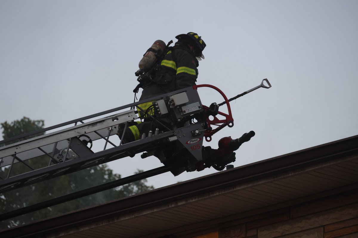 IFD_NEWS's tweet photo. 8:37 PM - 40 Adults and 15 children displaced from 20 units inside the Diplomat Apartments at 2425 Albany St.  Callers to 911 reported a kitchen fire in apartment B25 on the third floor and firefighters found heavy black smoke on arrival. An aggressive search for the seat of the https://t.co/E4S2UZuLLk