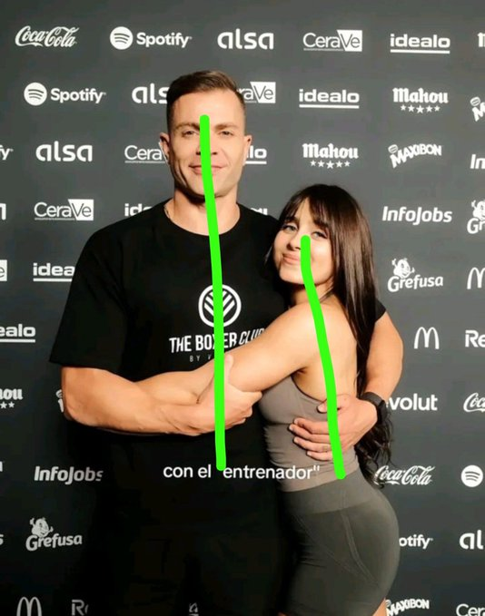 TTendenciaX's tweet photo. "RoRo":
Porque compararon las posturas que tiene junto a su novio y a su entrenador, que generó mucha debate en redes. https://t.co/IcStYXVGw8