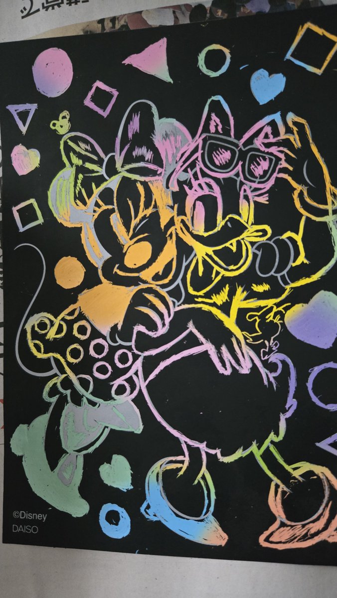 negisiogyutan's tweet photo. ディズニーのスクラッチアートもしてたり。
自分で隠れミッキーとドナルド描いてみたりしました。 https://t.co/wFz9HL4fxr