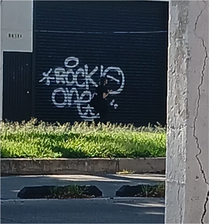 eroslepp's tweet photo. me pregunto cuantas fotos de este tipo tiene 
(Siempre estoy muy distraído como para ver quien me sigue) https://t.co/zfAn28Rtqp