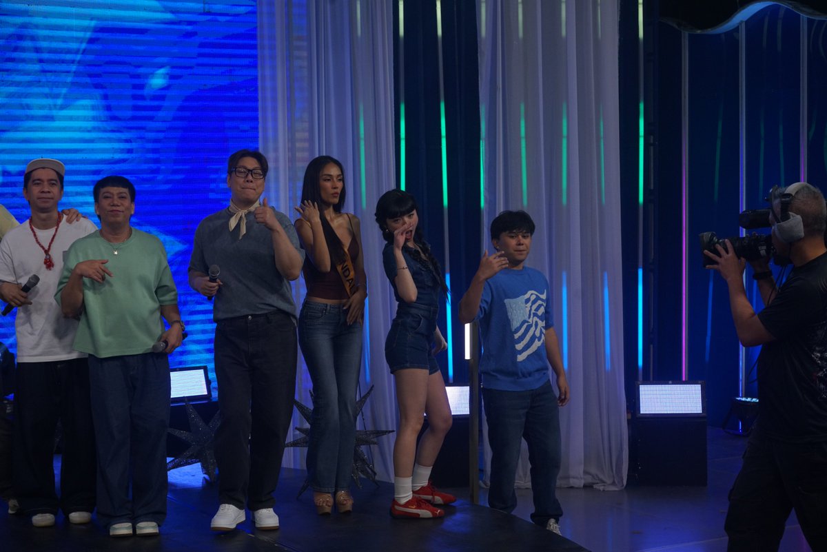 itsShowtimeNa's tweet photo. Lunes na ulit! It's Showtime naaa 😉

#ShowtimeAgostoKoLaro
WATCH #ItsShowtime LIVE:
https://t.co/Gs3IAXTxDD https://t.co/4usJiWpSIw