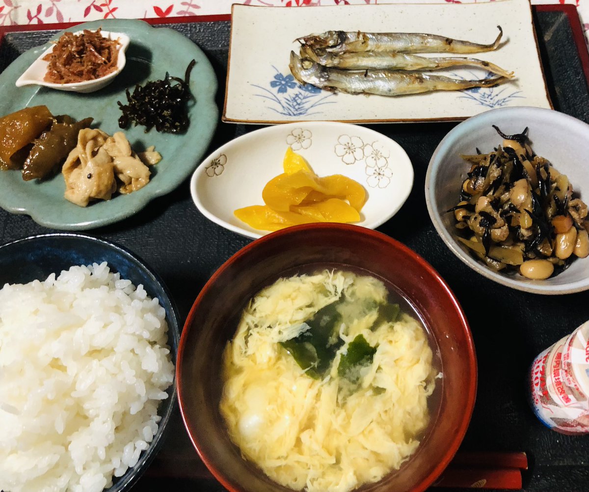 sousyu1028's tweet photo. #朝ごはん
ごはんと味噌汁
ししゃも網焼き
五目豆
つぼ漬け
子持ち昆布
生あみ佃煮
お麩の煮物
梅みつの梅
ヤクルト
#料理記録 #Twitter家庭料理部 #料理好きと繋がりたい #おうちごはん https://t.co/2CTjyJZ4uc