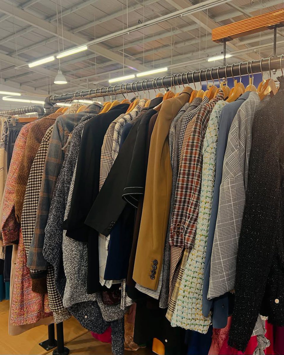 yuliapandaa's tweet photo. Looking for the perfect thrift find?

Selamat datang di Vintage Vibes Store – Alam Sutera, ini juga salah satu tempat berburu koleksi thrift pilihan dengan style yang timeless, unik, dan pastinya harganya masih masuk akal. https://t.co/KDINVeW2Ku
