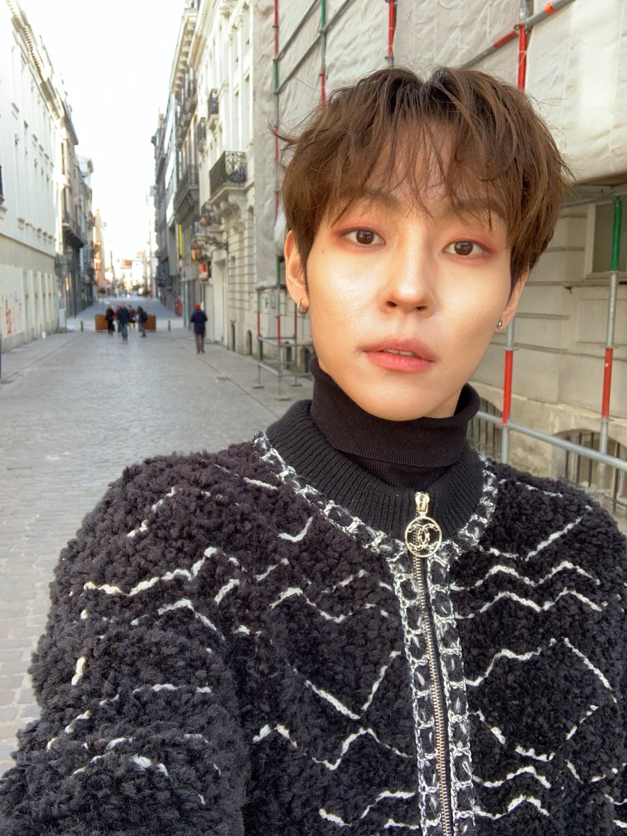 bubbletherose's tweet photo. 💬WS 260802 — 8:30 PM PDT

[photo 10x]

9주년 기념 애송이 시절 사진 보낸다
sending some photos from my baby (or rookie) times for the 9th anniversary

몇개는 예전에 이미 공유된거일수도
some  may have been shared before already https://t.co/nqix62wH45
