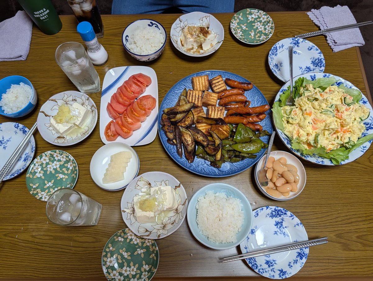 mizocc1's tweet photo. 茨城実家飯☺️
先々週帰郷した際の実家での晩御飯😉
それでいいよね。 https://t.co/W0GovNdx6j