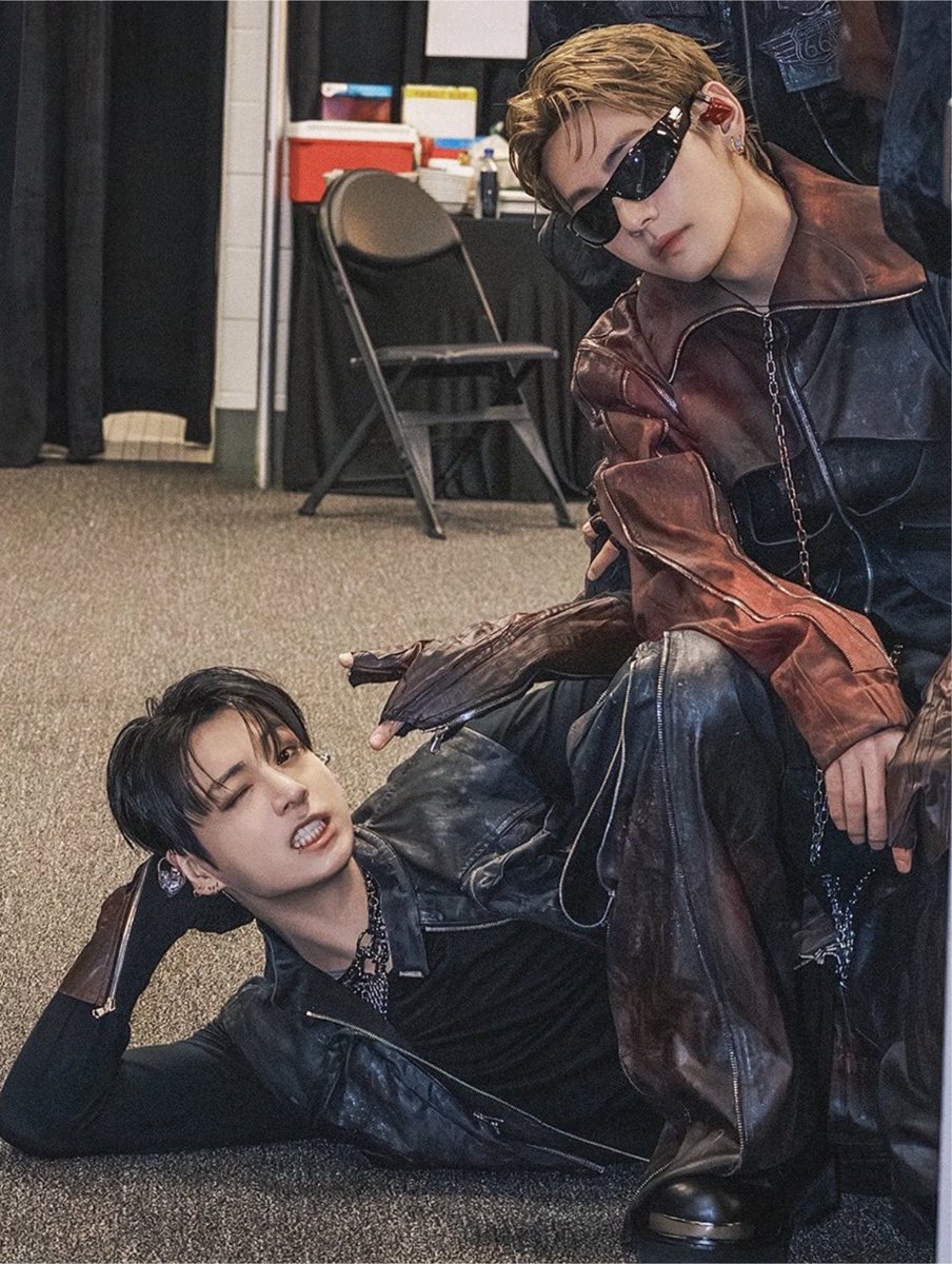jungkovtae's tweet photo. OMG TAEHYUNG SITTING ON TOP OF JUNGKOOK?😭😭 https://t.co/ptt3cOuLov
